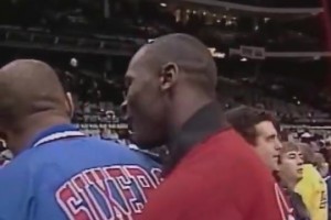 名场面！瓦兰节目上玩游戏抽到詹姆斯，做出了哭鼻子和假摔的动作